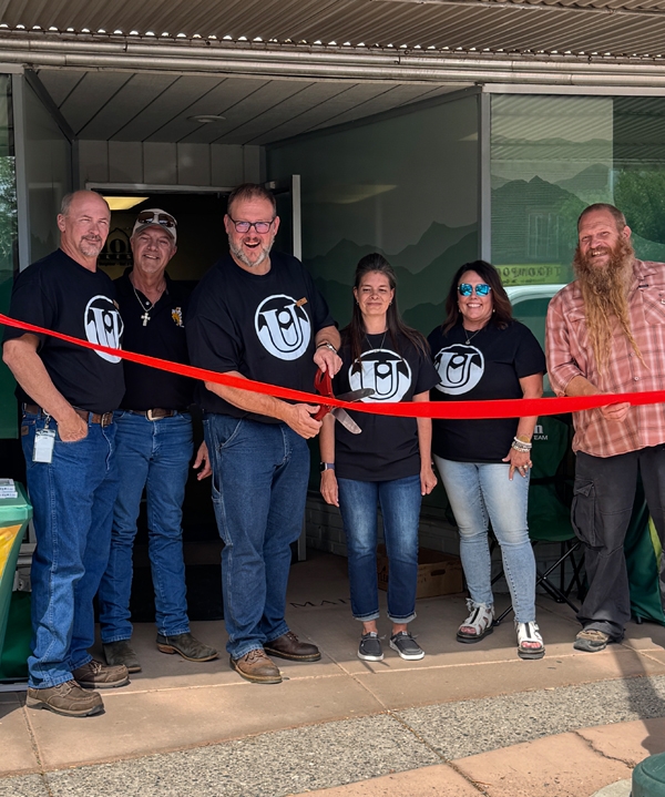 Photo outside the Riverton store with a store manager and Union company management cutting red ribbon.